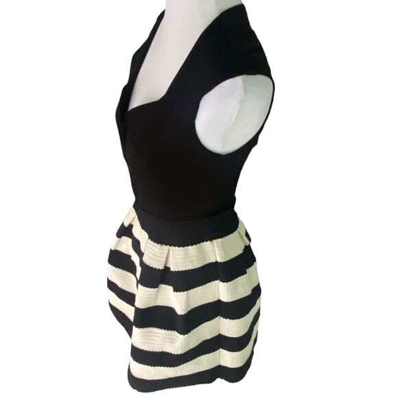 A'gaci Black and White Striped Fit and Flare Pleated  Mini skirt Dress Large - Picture 3 of 13
